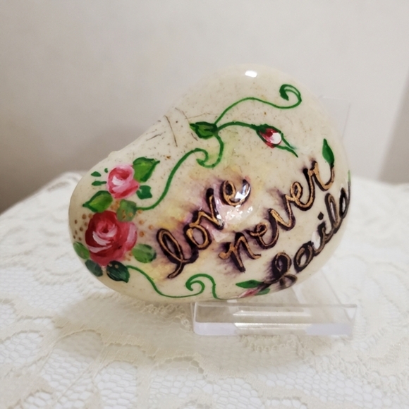 Hand painted Inspirational Word rock "Love Never Fails" with roses - Picture 2 of 7